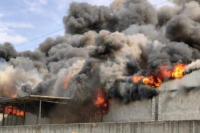 1 milyar liralık kıvılcım; 40 ton köpük, 20 bin ton su ile söndürüldü 26 1 milyar liralık kıvılcım 40 ton köpük 20 bin ton su ile söndürüldü