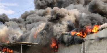 1 milyar liralık kıvılcım; 40 ton köpük, 20 bin ton su ile söndürüldü 28 1 milyar liralık kıvılcım 40 ton köpük 20 bin ton su ile söndürüldü