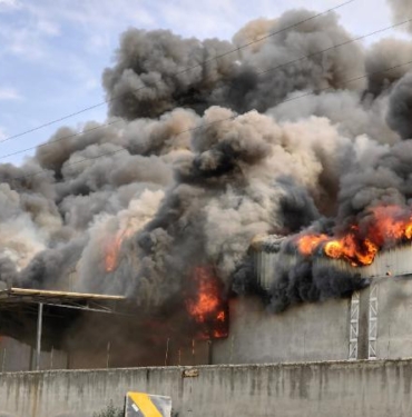 1 milyar liralık kıvılcım 40 ton köpük 20 bin ton su ile söndürüldü