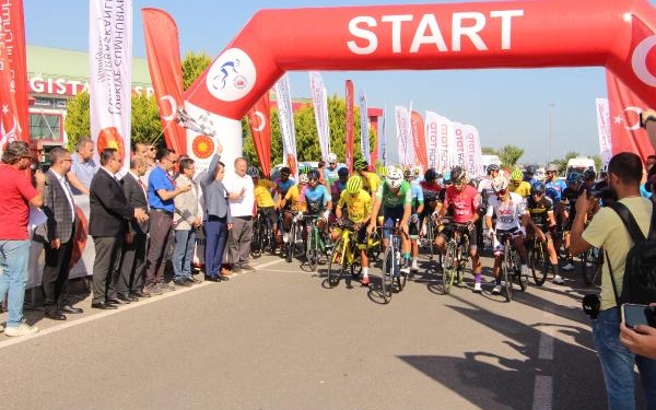 100 Yıl Cumhuriyet Bisiklet Turunun Samsun-Çorum etabı start aldı