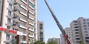 10'uncu kattaki dairede çıkan yangında 10 kişi dumandan etkilendi 27 10uncu kattaki dairede çıkan yangında 10 kişi dumandan etkilendi