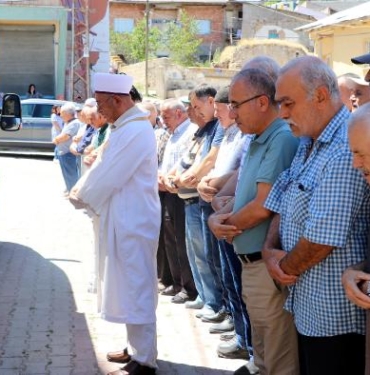 13 gün sonra cesedi bulunan tıp fakültesi öğrencisi Ahmet Enes toprağa verildi