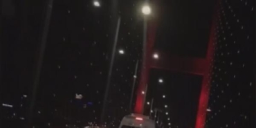 15 Temmuz Şehitler Köprüsünün ortasında camdan sarkıp tartıştığı şoföre vurmaya çalıştı
