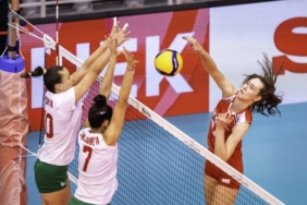 19 Yaş Altı Kız Voleybol Milli Takımı namağlup yarı finalde