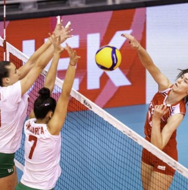 19 Yaş Altı Kız Voleybol Milli Takımı namağlup yarı finalde