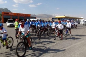 250 bisikletçi Van Gölüne dikkat çekmek için Bitlise geldi