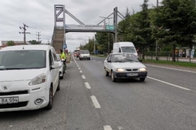 30 metre yakınındaki üst geçidi kullanmayan kadına otomobil çarptı 1 yaralı