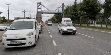 30 metre yakınındaki üst geçidi kullanmayan kadına otomobil çarptı: 1 yaralı 19 30 metre yakınındaki üst geçidi kullanmayan kadına otomobil çarptı 1 yaralı