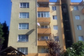 4'üncü katın balkonundan düşen çocuk, ağır yaralandı 26 4üncü katın balkonundan düşen çocuk ağır yaralandı