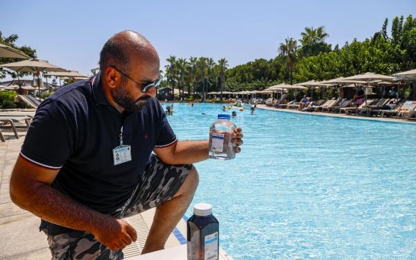 5 yıldızlı otellerin havuzuna kimyasal denetimi