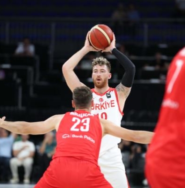 A Milli Erkek Basketbol Takımı hazırlık maçında Polonyayı mağlup etti