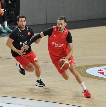 A Milli Erkek Basketbol Takımı İzlanda maçının hazırlıklarını tamamladı