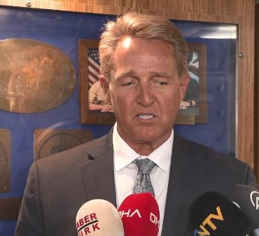 ABD savaş gemisi USS Mount Whıtney Sarayburnunda