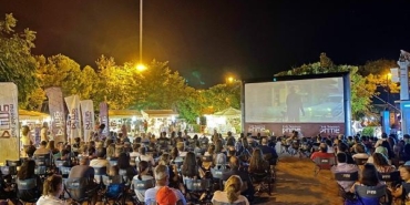 Açık hava sineması etkinlikleri Bozcaadada başladı