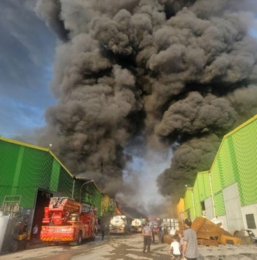 Adanada geri dönüşüm fabrikasında yangın-1