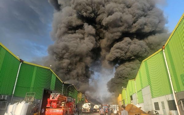 Adana'da geri dönüşüm fabrikasında yangın-1 6 Adanada geri dönüşüm fabrikasında yangın-1