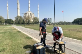 Adana'da hissedilen sıcaklık 50 dereceyi aştı: Güneşte tost pişti 40 Adanada hissedilen sıcaklık 50 dereceyi aştı Güneşte tost pişti