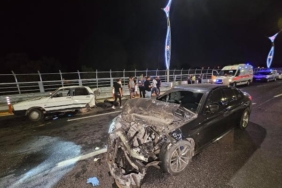 Adanada hız kazası Çarptığı otomobili 100 metre metre sürükledi 1 ölü 1 yaralı