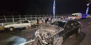 Adana'da hız kazası: Çarptığı otomobili 100 metre metre sürükledi; 1 ölü, 1 yaralı 25 Adanada hız kazası Çarptığı otomobili 100 metre metre sürükledi 1 ölü 1 yaralı