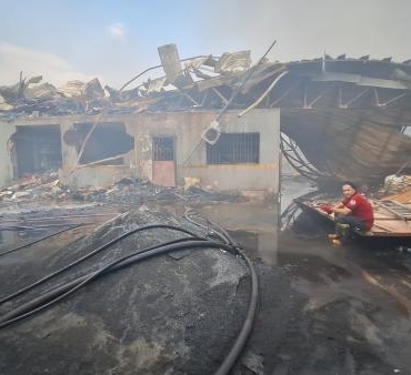 Adana'da iki fabrikada yangın / Ek fotoğraflar 4 Adanada iki fabrikada yangın Ek fotoğraflar