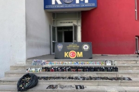 Adana'da kaçakçılık operasyonunda 8 gözaltı 23 Adanada kaçakçılık operasyonunda 8 gözaltı