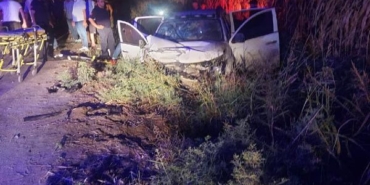 Adana’da kamyonetle hafif ticari araç kafa kafa çarpıştı: 1 ölü, 5 yaralı 17 Adanada kamyonetle hafif ticari araç kafa kafa çarpıştı 1 ölü 5 yaralı