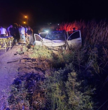 Adanada kamyonetle hafif ticari araç kafa kafa çarpıştı 1 ölü 5 yaralı