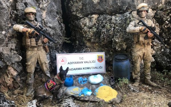 Adıyaman'da, PKK'lı teröristlere ait yaşam malzemesi ele geçirildi