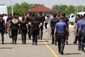 Adliyeye duruşmaya gittiler, bıçak ve sopalarla kavga ettiler 31 Adliyeye duruşmaya gittiler bıçak ve sopalarla kavga ettiler