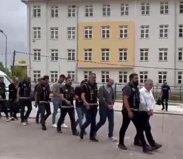 Ahmet Nur Çebi'nin firmasından 50 milyon dolarlık dolandırıcılığın şüphelisi çalışanlar adliyede 2 Ahmet Nur Çebinin firmasından 50 milyon dolarlık dolandırıcılığın şüphelisi çalışanlar adliyede