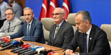 AK Partili Yılmaz Noter masası darmaduman olmuş vaziyette