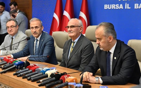 AK Partili Yılmaz Noter masası darmaduman olmuş vaziyette