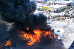 Aksaray'da geri dönüşüm tesisinde yangın (2) 14 Aksarayda geri dönüşüm tesisinde yangın 2