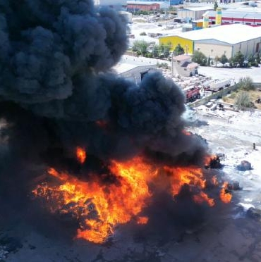 Aksarayda geri dönüşüm tesisinde yangın 2