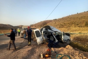 Aksaray'da hafif ticari araç ile kamyonet çarpıştı: 1 ölü, 4 yaralı