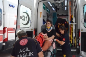 Aksarayda iki otomobil çarpıştı 6 yaralı