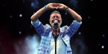 'Aliağa Sanat Günleri'nde Hakan Altun ve Hüsnü Şenlendirici sahne aldı 34 Aliağa Sanat Günlerinde Hakan Altun ve Hüsnü Şenlendirici sahne aldı