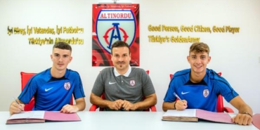 Altınorduda iki gençten imza