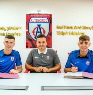 Altınordu'da iki gençten imza 8 Altınorduda iki gençten imza