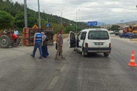 Amasyada hafif ticari araç traktöre çarptı 2si çocuk 5 yaralı