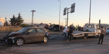 Amasya'da kavşakta 3 otomobil çarpıştı: 1'i ağır, 7 yaralı 1 Amasyada kavşakta 3 otomobil çarpıştı 1i ağır 7 yaralı