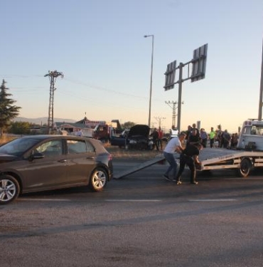 Amasya'da kavşakta 3 otomobil çarpıştı: 1'i ağır, 7 yaralı 9 Amasyada kavşakta 3 otomobil çarpıştı 1i ağır 7 yaralı