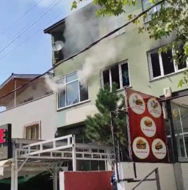 Amcasının evini ateşe verdi