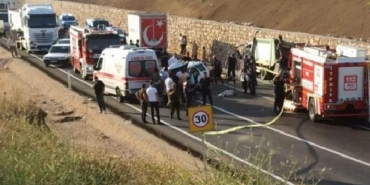 Ankara'da çöp kamyonu ile otomobil çarpıştı: 1 ölü 20 Ankarada çöp kamyonu ile otomobil çarpıştı 1 ölü