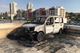 Ankarada park halindeki otomobil yandı