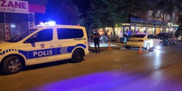 Ankarada silahlı kavganın şüphelileri kaçarken yayalara çarptı 2si silahla 4 yaralı
