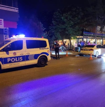 Ankarada silahlı kavganın şüphelileri kaçarken yayalara çarptı 2si silahla 4 yaralı