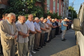 Annesi ve anneannesini öldürüp ceset parçalarını camdan attı 3