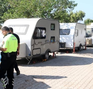 Antalyada denize sıfır karavanlar tahliye edildi