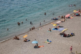 Antalya'da nem bulutları nedeniyle uçaklar iniş yapamadı 31 Antalyada nem bulutları nedeniyle uçaklar iniş yapamadı